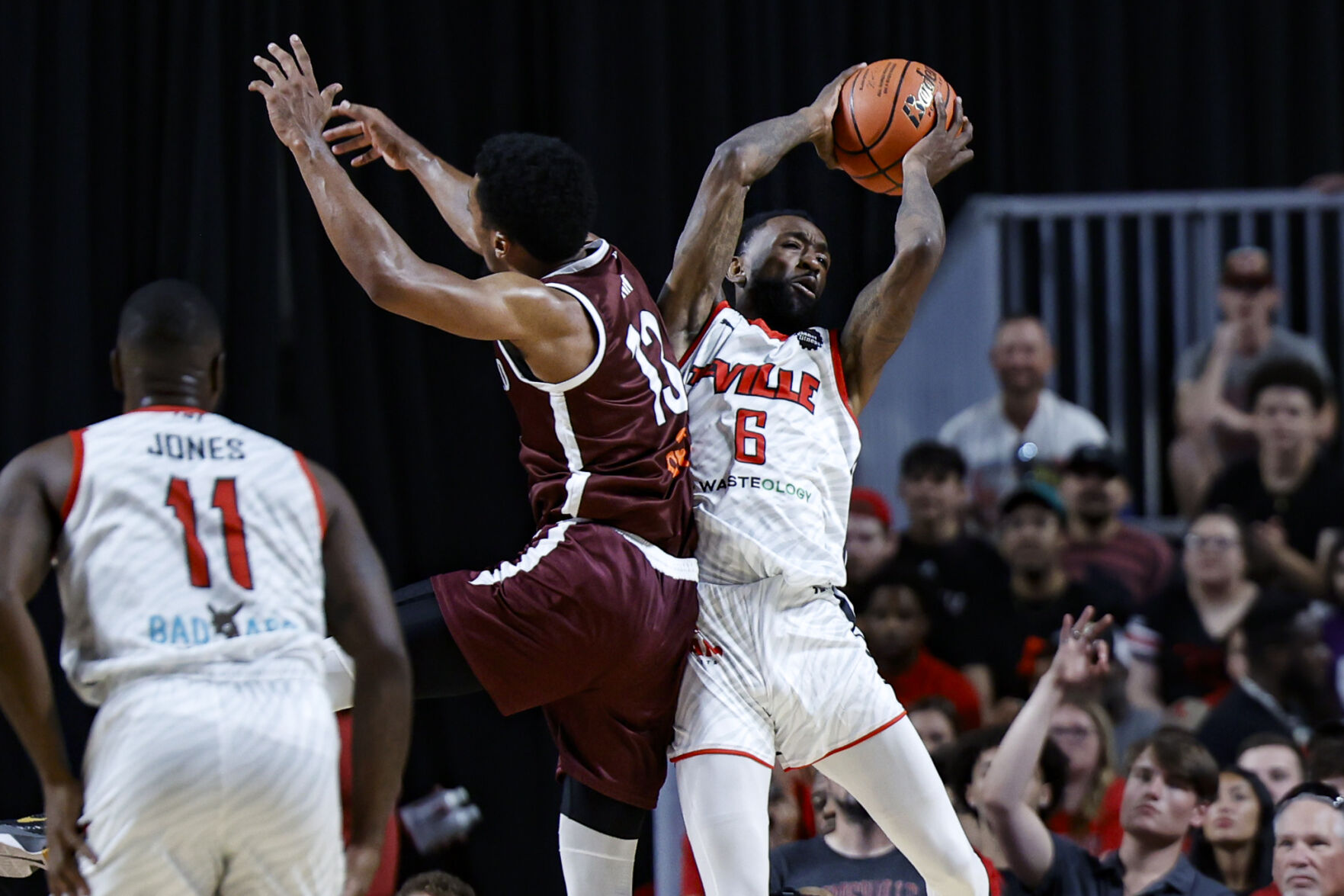 BOZICH | The Ville rallies for 79-70 win over UKnighted in TBT opener